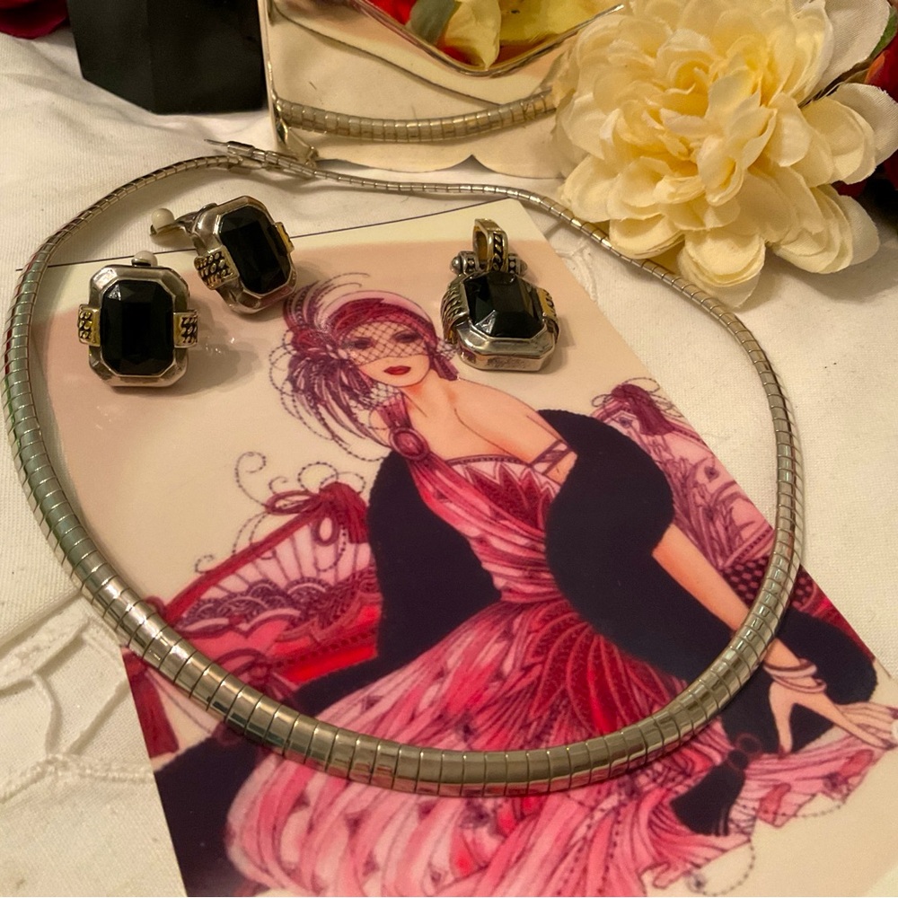 VINTAGE BLACK FACETED GOLD/SILVER TONE PENDANT,CLIP EARRINGS AND 18” 5mm OMEGA